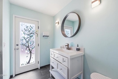 Beautifully Renovated End Unit Home in the Heart of Ventura! - photo 16
