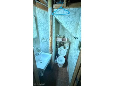 This is a charming 3 bedroom, 1.5 bathroom colonial located in - photo 18