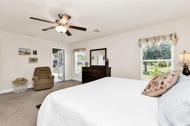 Welcome to this beautifully maintained 4-bedroom, 2-bathroom - photo 25