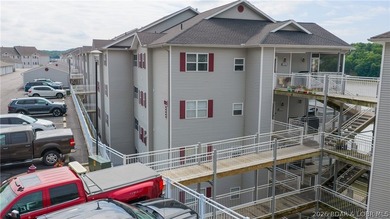 Walk-in 3 bedroom, 3 bath condo at Summer Place with no stairs - photo 30