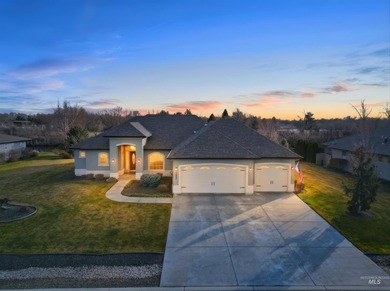 Welcome to The Reserve at Pinewood Lakes, a gated Star community - photo 3