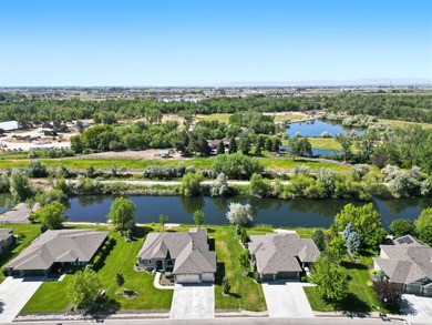 Welcome to The Reserve at Pinewood Lakes, a gated Star community - photo 5