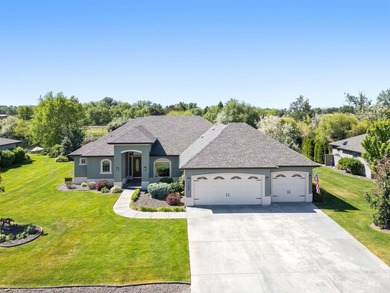 Welcome to The Reserve at Pinewood Lakes, a gated Star community - photo 6