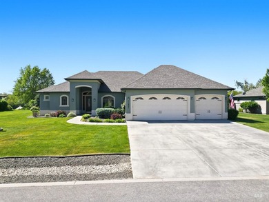 Welcome to The Reserve at Pinewood Lakes, a gated Star community - photo 7