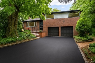 Turnkey home with style! Totally Renovated from Top to Bottom! - photo 2