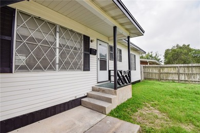 Cute and remodeled 3 bedroom house! ready to move in! Great - photo 8