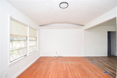 Cute and remodeled 3 bedroom house! ready to move in! Great - photo 9