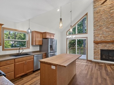 Like new Lake Arrowhead Home! This impeccable cape cod style - photo 11