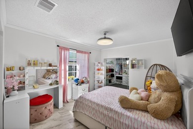Beautiful, completely remodeled single-family home located in - photo 12