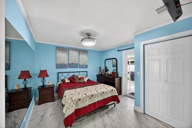 Beautiful, completely remodeled single-family home located in - photo 15