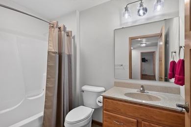 Like new Lake Arrowhead Home! This impeccable cape cod style - photo 18