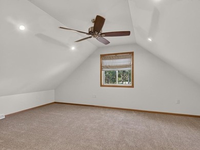Like new Lake Arrowhead Home! This impeccable cape cod style - photo 22