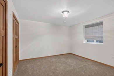 Like new Lake Arrowhead Home! This impeccable cape cod style - photo 26