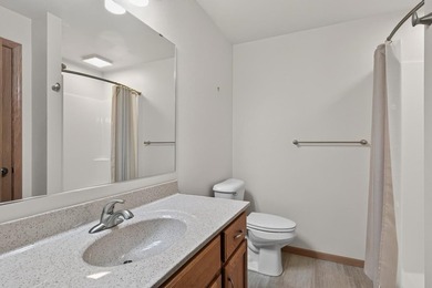 Like new Lake Arrowhead Home! This impeccable cape cod style - photo 29