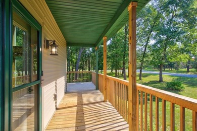 Like new Lake Arrowhead Home! This impeccable cape cod style - photo 30