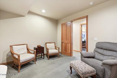 Welcome to this well appointed condo offering comfort - photo 32
