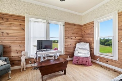Step back in time with this remarkable Victorian-style estate - photo 34
