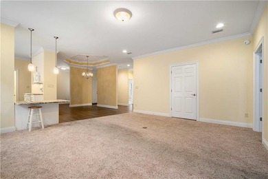 VRM: SELLER WILL ENTERTAIN BETWEEN $399,000 - $410,000. The list