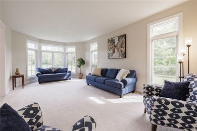 Welcome to this stunning Webster estate in the highly desired - photo 9