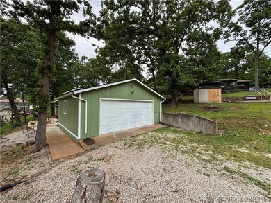 Completely remodeled in 2026, this move-in ready 3 bedroom, 2 - photo 44