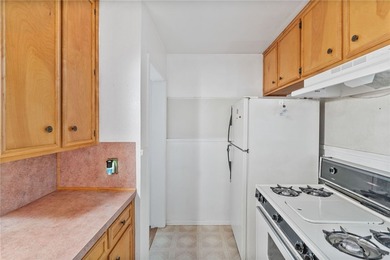 Welcome to this move-in ready gem, perfect for first-time - photo 11