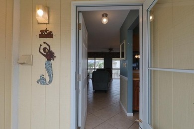 Fantastic location just steps from the beach, hot tubs and - photo 2