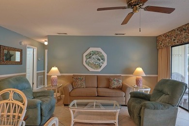 Fantastic location just steps from the beach, hot tubs and - photo 8