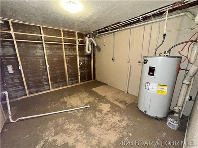 4-bed, 2-bath home in Warsaw featuring an open floor plan - photo 28