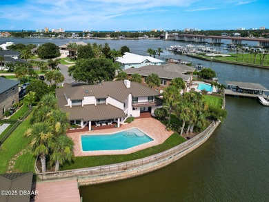 Landmark riverfront residence in the prestigious Venezia - photo 30