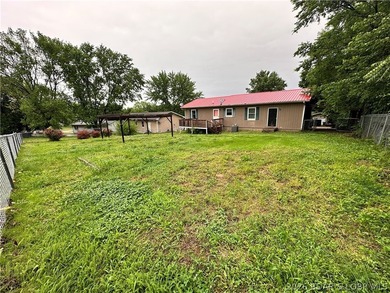 4-bed, 2-bath home in Warsaw featuring an open floor plan - photo 33