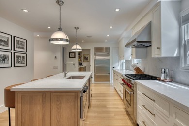 Located on a serene cul-de-sac just moments from Sag Harbor - photo 4