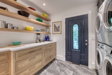 Located on a serene cul-de-sac just moments from Sag Harbor - photo 6