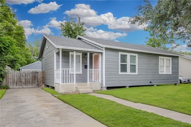 Move-in ready and impeccably maintained, this charming Lindale - photo 2