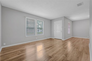 Move-in ready and impeccably maintained, this charming Lindale - photo 4
