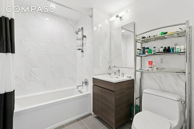 Penthouse West-Facing 2-Bedroom with Private Outdoor Space & - photo 8