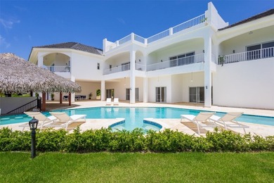 Exclusive villa located in the prestigious community of Las - photo 12