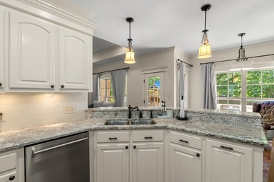 Welcome to 11 Donnington Court in Kingsmill Subdivision! This - photo 15