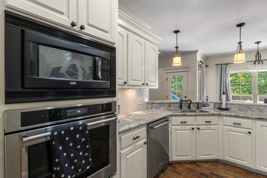 Welcome to 11 Donnington Court in Kingsmill Subdivision! This - photo 16