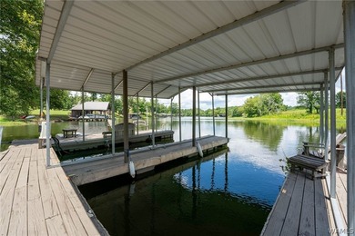 Enjoy the ultimate lakefront lifestyle, fully furnished and - photo 3
