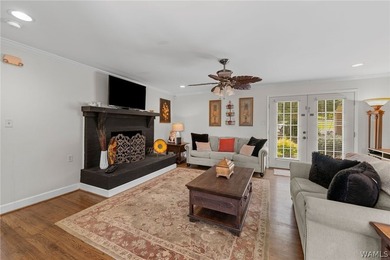 Enjoy the ultimate lakefront lifestyle, fully furnished and - photo 8