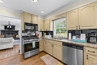 Enjoy the ultimate lakefront lifestyle, fully furnished and - photo 9