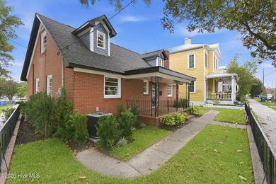 This IS a Unicorn! A Downtown brick Cape Cod with a detached - photo 3