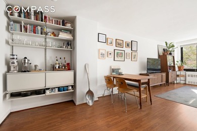 Expansive space, abundant natural light and leafy treetop views - photo 3