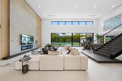 Welcome to a stunning new luxury home in the heart of Pinecrest - photo 4