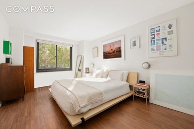 Expansive space, abundant natural light and leafy treetop views - photo 4