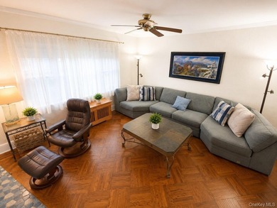 Beautiful Attached Home in Prime North Flushing - School - photo 3