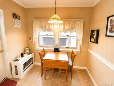 Beautiful Attached Home in Prime North Flushing - School - photo 9
