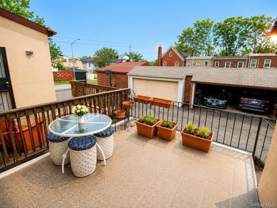 Beautiful Attached Home in Prime North Flushing - School - photo 10