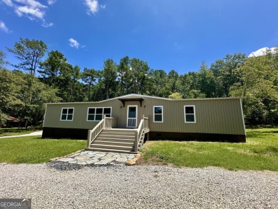 Lake Home For Sale in Eatonton, Georgia
