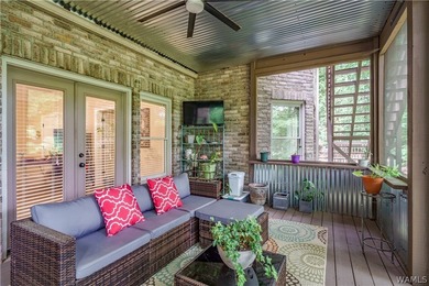 Stunning home located on the golf course in the highly desirable - photo 2